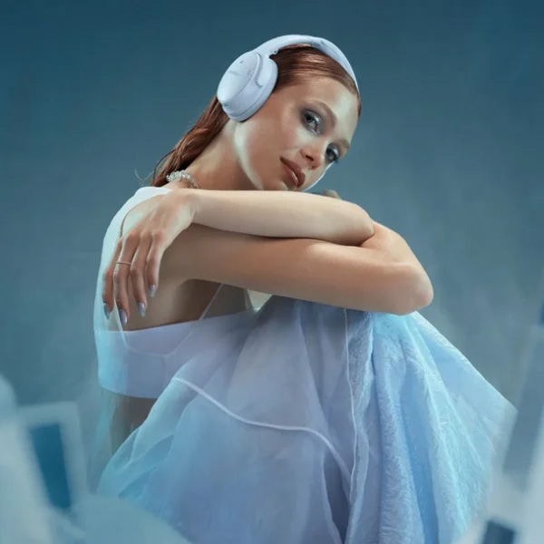 אוזניות-קשת-אלחוטיות-Bose-QuietComfort-כחולות-סינון-רעשים-מובנה-וסוללה-חזקה-למשך-יום-שלם-4-600x600 copy