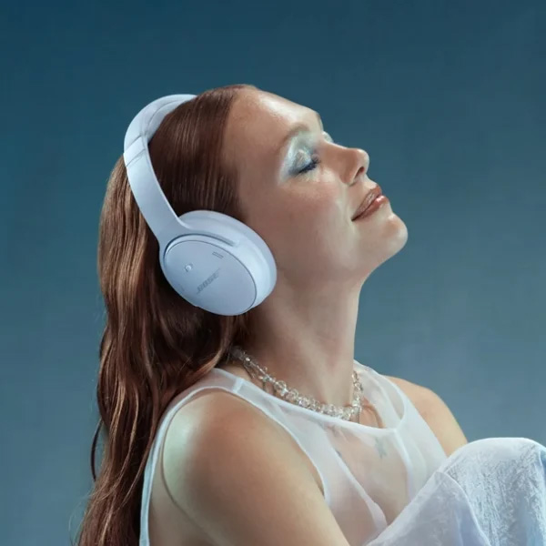 אוזניות-קשת-אלחוטיות-Bose-QuietComfort-כחולות-סינון-רעשים-מובנה-וסוללה-חזקה-למשך-יום-שלם-2-600x600 copy
